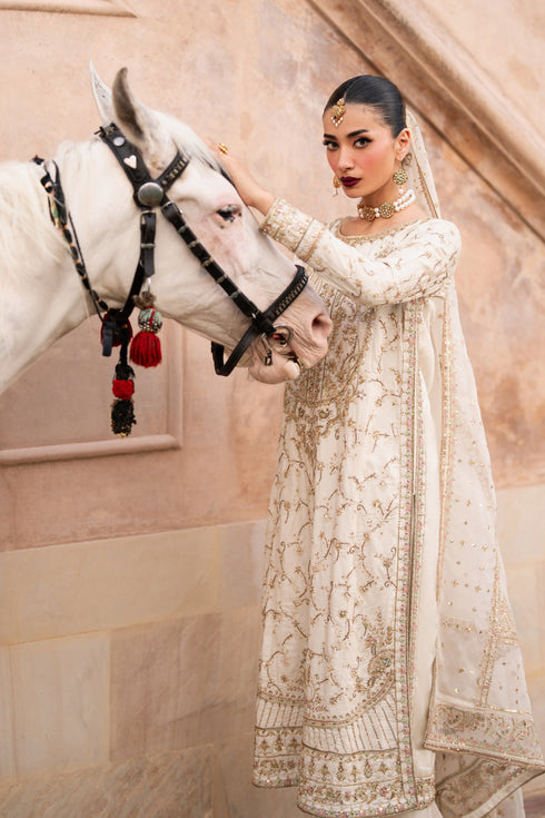 NAQSHI Gul-e-Rohma close-up – detailed adda embroidery, soft sequin work and floral accents on fabric